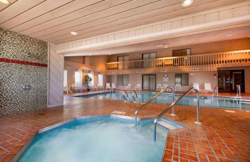 Lake Delton Hotel | Ramada by Wyndham Wisconsin Dells I-90