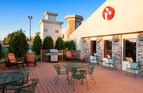Lake Delton Hotel | Ramada by Wyndham Wisconsin Dells I-90
