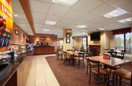 Lake Delton Hotel | Ramada by Wyndham Wisconsin Dells I-90