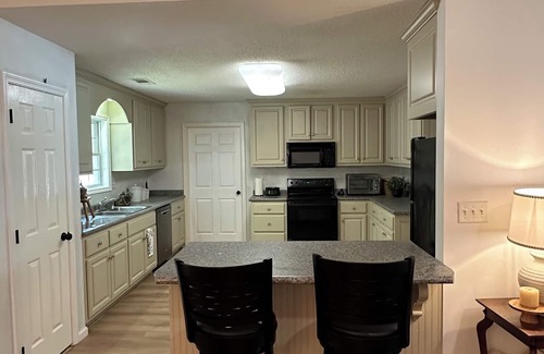 Northport Casa | The whole family will enjoy this stylish place!2 bedrooms/ 2 bathrooms-sleeps 7.