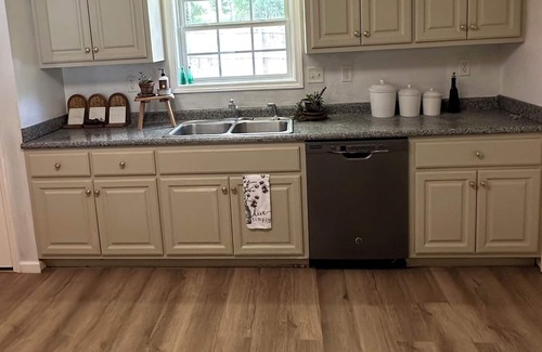 Northport Casa | The whole family will enjoy this stylish place!2 bedrooms/ 2 bathrooms-sleeps 7.