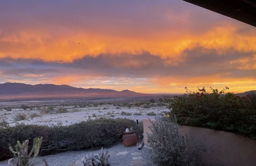 Borrego Springs Casa | Rams Hill home with beautiful easterly views!
