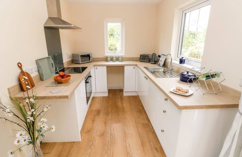 Jameston Cabaña | RAMSEY LODGE (BIER WOOD LODGES), pet friendly in Manorbier