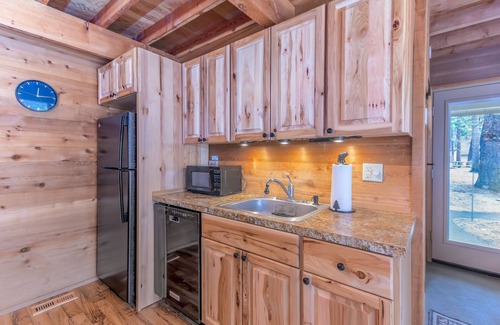 Sunriver Cabina | RANC16 - Cozy Cabin, Community Pool