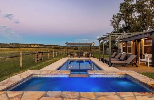 Fredericksburg Complejo | Ranch Getaway for Gatherings & Memories (Sleep 52)
