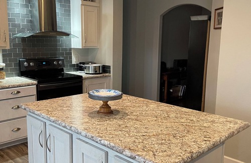 Pleasanton Casa | Ranch house, cottage, pool, deck, small basketball court, private gated entrance