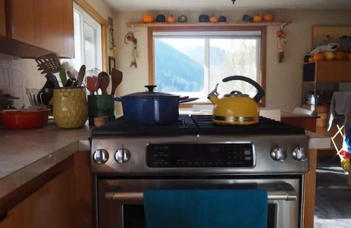 Kellogg Casa | Ranch House Retreat with Hot Tub on the CDA River