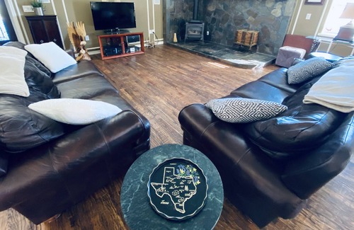 Alvarado Casa | Ranch House with Game Room, 2 Pools, Sand Volleyball, and Horseshoes