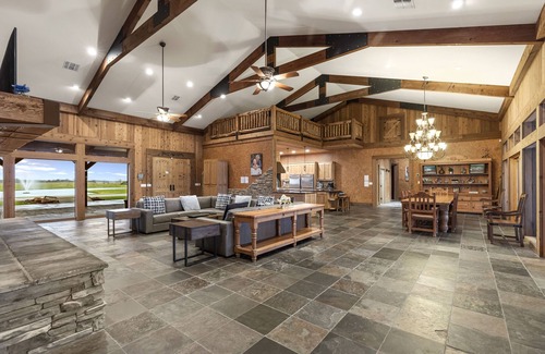 Elmaton Casa | ⍣Ranch ⍣Incredible 70-Acres Estates Restoration Ranch retreat lake sleep 40-52 ⍣