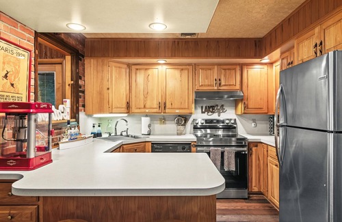 Lake Harmony Cabina | Ranch on Greenwood: Hot tub , fire pits, kayaks, Rafts, Bikes