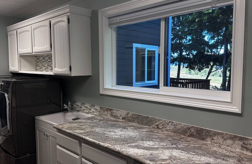 Reedsport Casa | Ranch Road Retreat 3 bd 2.5 bath Sleeps 6 Beautiful views.