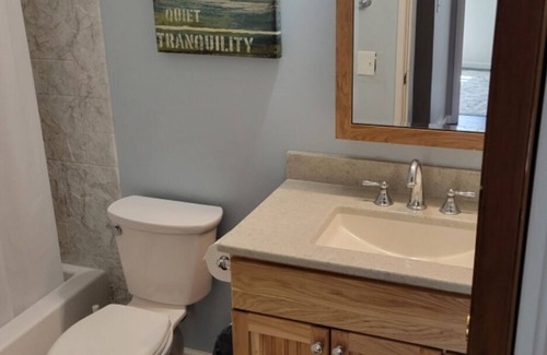 Reynoldsburg Casa | Ranch style 3 bedroom and 2 full bathroom home, fully furnished and remodeled.