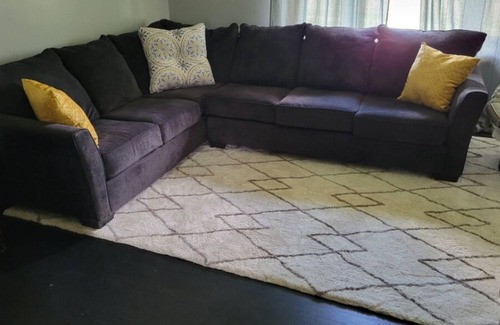 Reynoldsburg Casa | Ranch style 3 bedroom and 2 full bathroom home, fully furnished and remodeled.