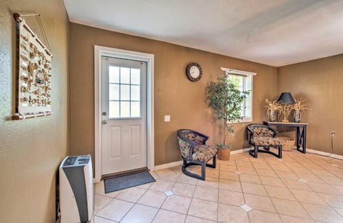 Steinhatchee Casa | Ranch-Style Gem Charcoal Grill, Kayak and Boat
