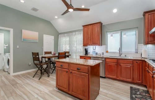 Plano Casa | Ranch Style Home Walk2Park+Shopping/Near Headquarters DR/Major Hospitals