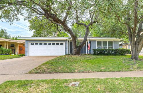 Irving Casa | Ranch-Style Home with Patio and Yard in Dallas Area