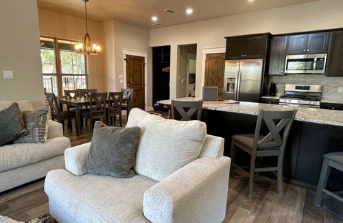 Nemo Casa | Ranch Sunsets - Luxury Lakeview Ranch Villa at Twin Canyons Longhorn Ranch