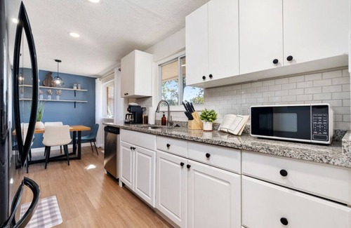 Reynoldsburg Apartamento | Ranch with Garage & Fenced Yard on Quiet Street
