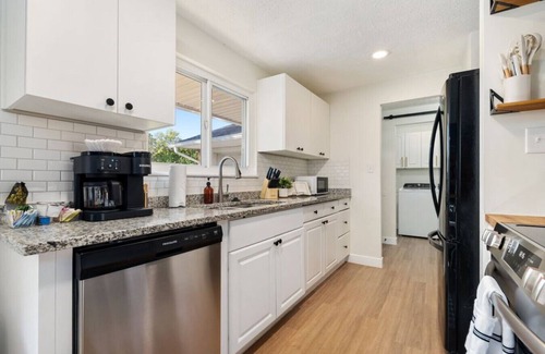 Reynoldsburg Apartamento | Ranch with Garage & Fenced Yard on Quiet Street
