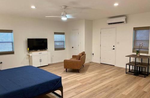 Buchanan Dam Casa | Ranchette Apartment- beach access small lake view
