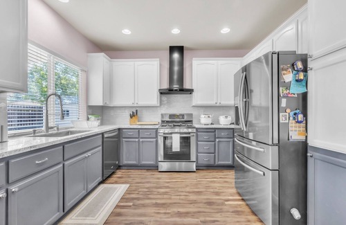 Rancho Cordova Casa | Rancho Heaven! Two-story 4bed 3bath Charming Home with fenced large backyard