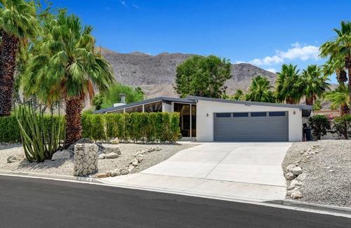 Magnesia Falls Cove Casa | Rancho Mirage Mid Century Gem | A Louisa Davis Property
