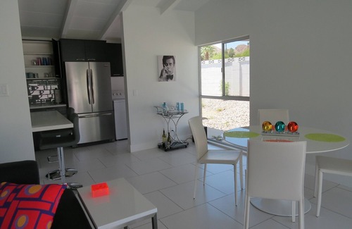 Magnesia Falls Cove Casa | Rancho Mirage Elegancia moderna de mediados de siglo