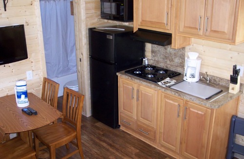 Santa Barbara Cabina | Rancho Oso RV & Camping Resort