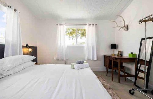 Twentynine Palms Casa | Rancho Relaxo - hot tub, fire pit, open air bath and comfy beds