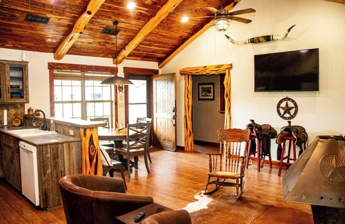 Granbury Cabina | RanchWater Lodge In Granbury Texas