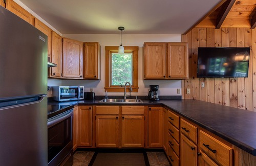 Rangeley Cabina | Rangeley 4-Season Retreat – Water and Sunset Views – Wood Stove – Game Room