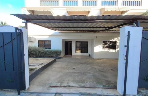 Cabrera Casa | Range #1 – Style & Comfort in the Center