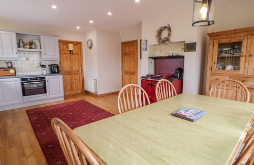 Donegal Casa | RANNY ROE, pet friendly, with open fire in Portsalon, County Donegal