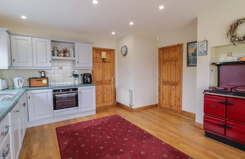 Donegal Casa | RANNY ROE, pet friendly, with open fire in Portsalon, County Donegal