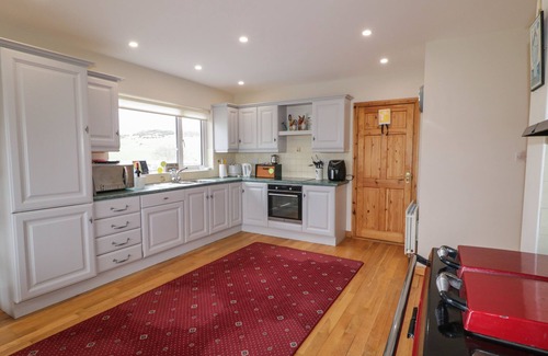 Donegal Casa | RANNY ROE, pet friendly, with open fire in Portsalon, County Donegal