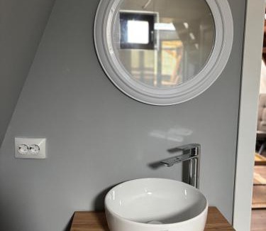Oestii Paminteni Otro | RanyA-Frame