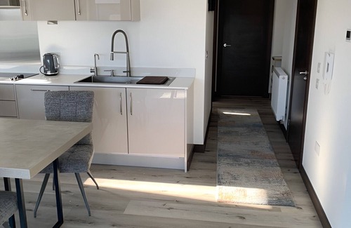 Harlow Apartamento | 2 bedroom lovely apartment with parking! 2 minutes from Harlow Town station