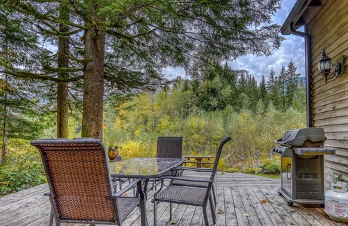 Rhododendron Casa | Rapid River Retreat