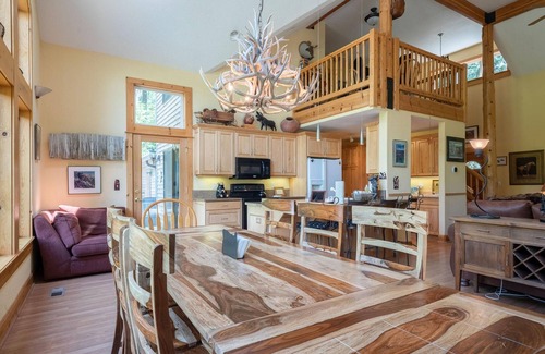 Rhododendron Casa | Rapid River Retreat