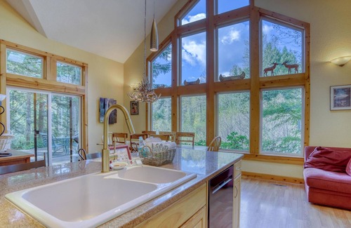 Rhododendron Casa | Rapid River Retreat