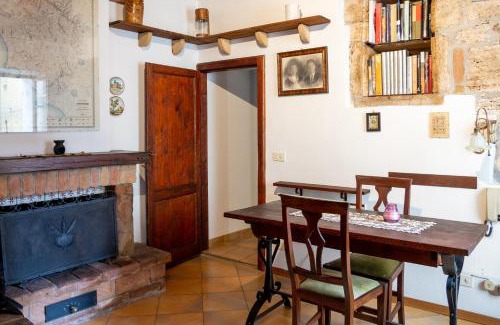 Rapolano Terme Apartamento | Rapolano Terme Historic Center Studio!