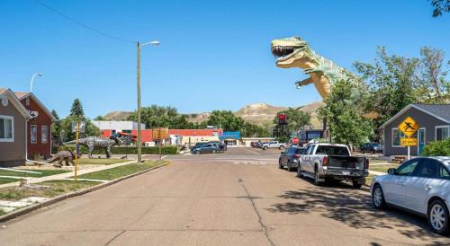 Drumheller Casa | Raptor Retreat Family