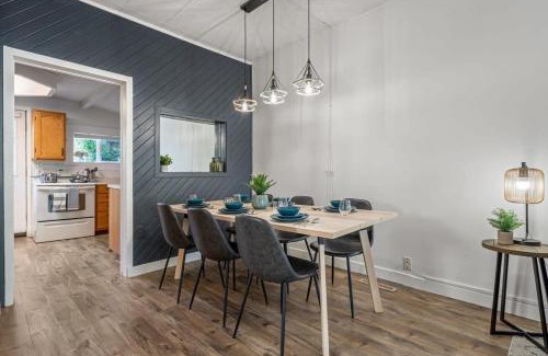 Drumheller Casa | Raptor Retreat Family