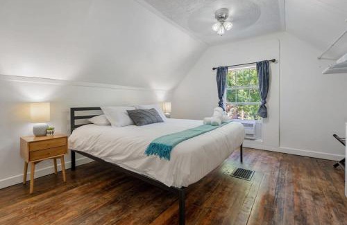 Drumheller Casa | Raptor Retreat Family