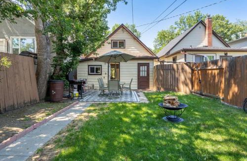 Drumheller Casa | Raptor Retreat Family