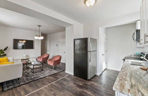 Camden Apartamento | RARE 2 Bed Gem w/ PRIVATE PATIO Near Downtown Philly!