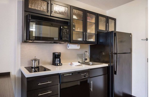 Warren Apartamento | Rare Find! 3 Pet-Friendly Units, Fully Equipped Kitchen, Onsite Parking!