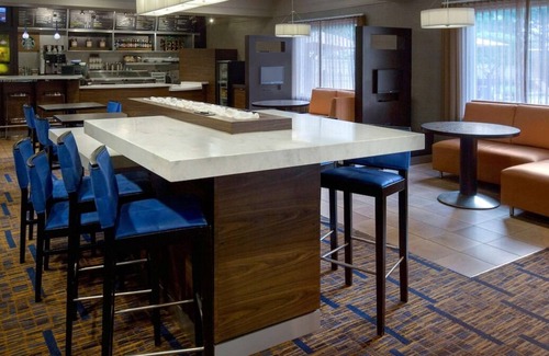 Woburn Casa | Rare Find! 3 Sleek Units, FREE Parking, Pets Allowed, Near Harvard University!
