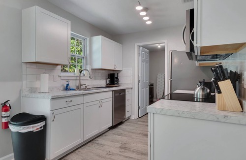 Tallahassee Casa | Rare Find 3b Pet Friendly Renovated