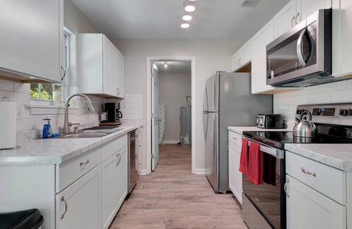 Tallahassee Casa | Rare Find 3b Pet Friendly Renovated